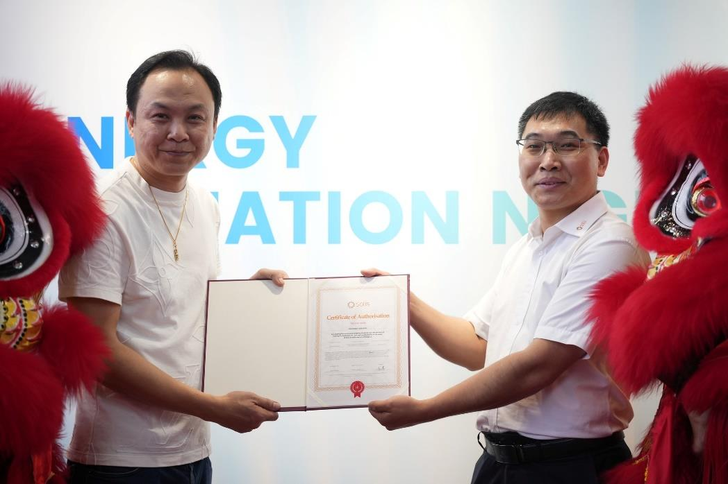 Solis officially presented the certificate of authorization for distributorship